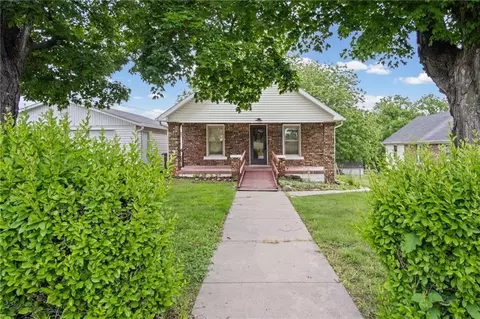 Exterior - 1300 John St, Atchison, KS 66002 photo 2 of 10