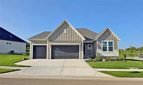 23910 W 112th Ter, Olathe, KS 66061