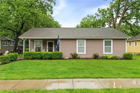 727 S Sycamore St, Ottawa, KS 66067