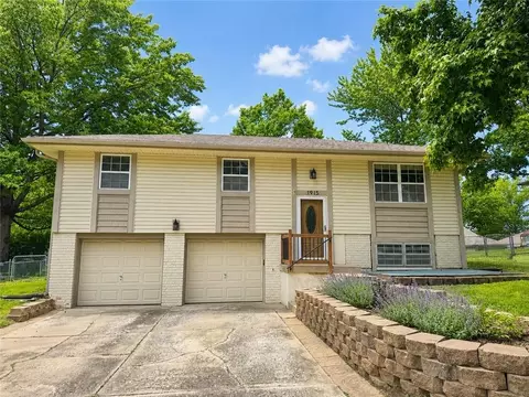 1915 SW 5th St, Blue Springs, MO 64014