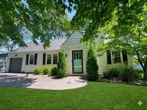 5639 Maple St, Mission, KS 66202