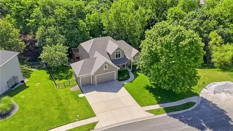 10209 River Hills Ct, Parkville, MO 64152