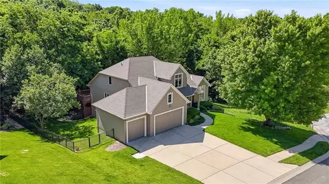 10209 River Hills Ct, Parkville, MO 64152