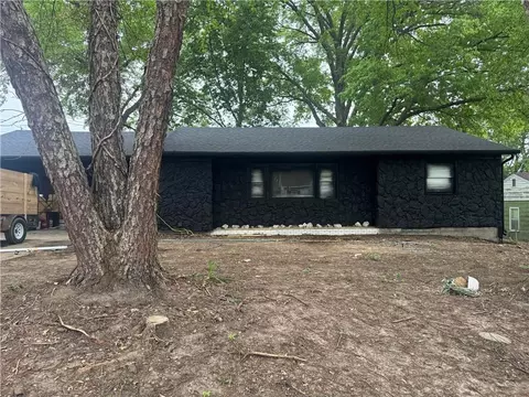 521 Reaser St, Leavenworth, KS 66048