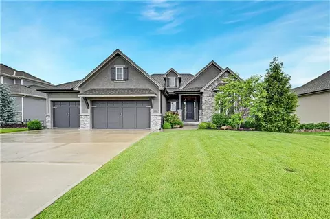 3030 W 157th Ct, Overland Park, KS 66224