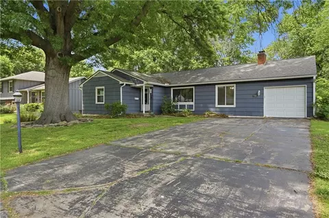 7708 W 96th Ter, Overland Park, KS 66212