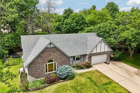 602 Fountain Hills Dr, Warrensburg, MO 64093