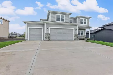 18725 W 193rd St, Spring Hill, KS 66083