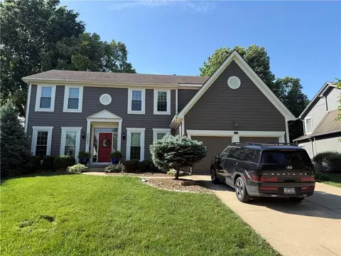 5007 W 157th Pl, Overland Park, KS 66224