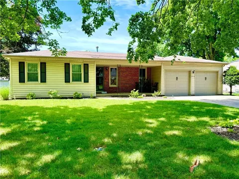 5216 Bond St, Shawnee, KS 66203