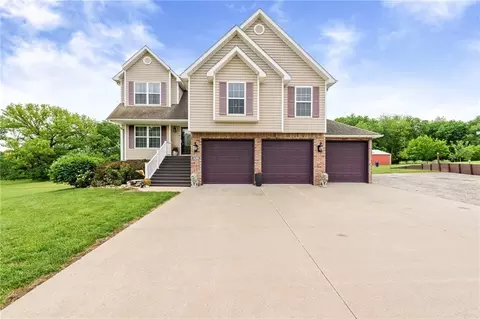 14366 County Road 351, Saint Joseph, MO 64505