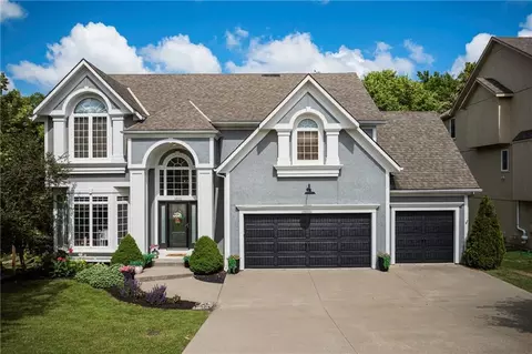 1012 NE Serenity Ln, Lees Summit, MO 64064