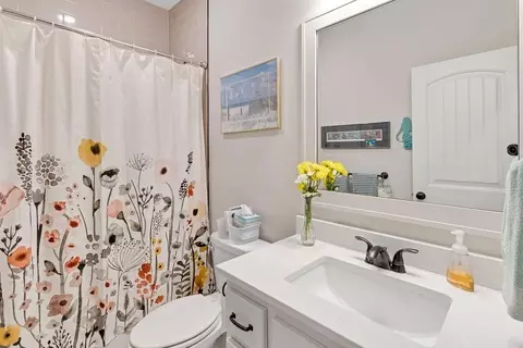 Bath - 19006 Millview St, Spring Hill, KS 66083 photo 1 of 3