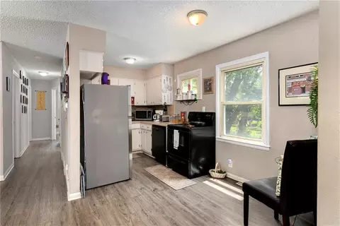 Entry Way - 16705 E 3rd St, Independence, MO 64056 photo 3 of 4