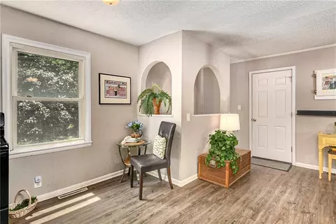 Entry Way - 16705 E 3rd St, Independence, MO 64056 photo 4 of 4