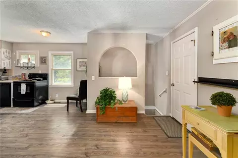 Entry Way - 16705 E 3rd St, Independence, MO 64056 photo 2 of 4