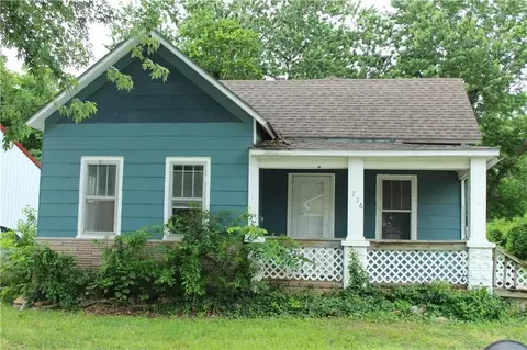 716 N 26th St, Parsons, KS 67357