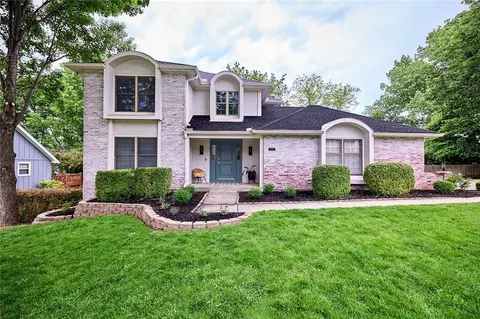 11904 Aberdeen Rd, Leawood, KS 66209