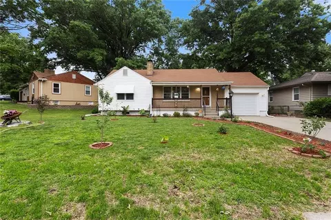 9712 E 34th St, Independence, MO 64052
