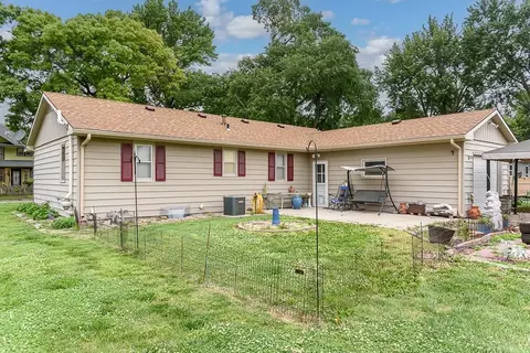 Exterior - 207 Main St, Perry, KS 66073 photo 2 of 3