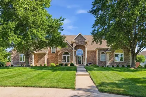 15586 Cedar Ln, Basehor, KS 66007