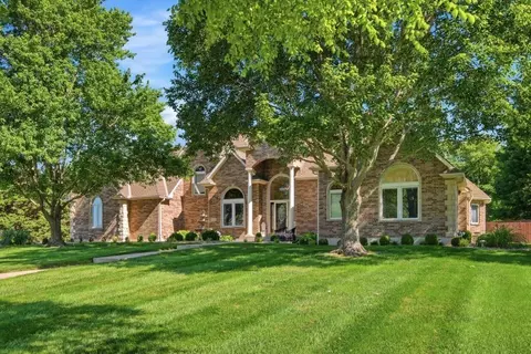 15586 Cedar Ln, Basehor, KS 66007