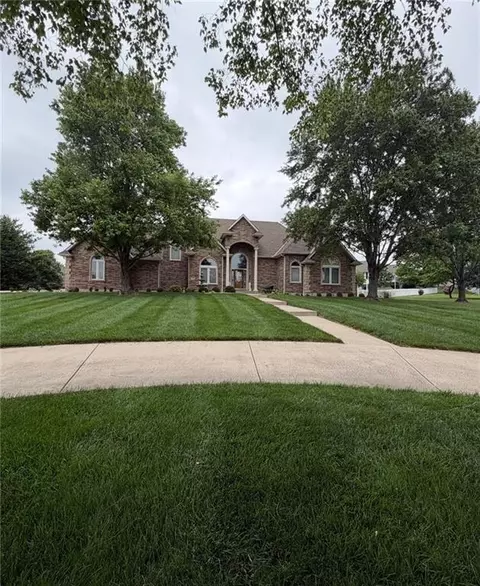 15586 Cedar Ln, Basehor, KS 66007