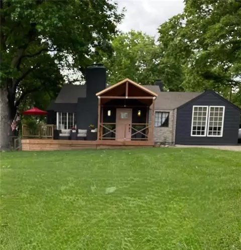 208 NW 83rd St, Kansas City, MO 64118