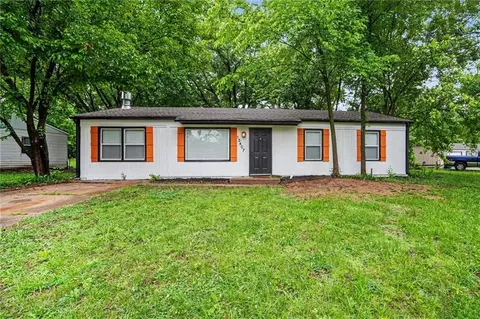 15407 White Ave, Grandview, MO 64030