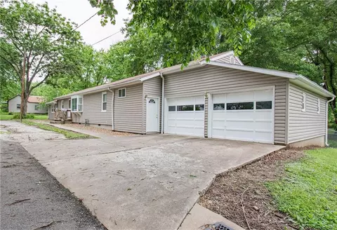 218 Century St, Windsor, MO 65360