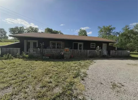 205 W Railroad St, Maysville, MO 64469