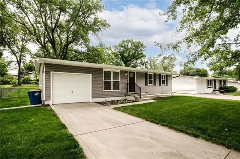 1305 Park Ln, Liberty, MO 64068