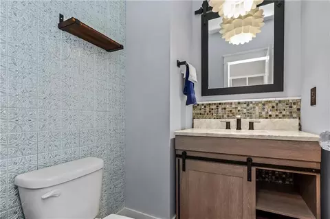 Bath - 4527 Verona Dr, Riverside, MO 64150 photo 1 of 6
