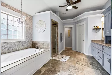 Bath - 4527 Verona Dr, Riverside, MO 64150 photo 3 of 6