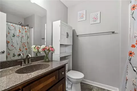Bath - 4527 Verona Dr, Riverside, MO 64150 photo 2 of 6