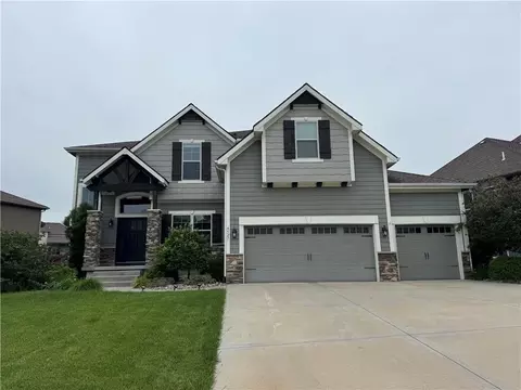 4527 Verona Dr, Riverside, MO 64150