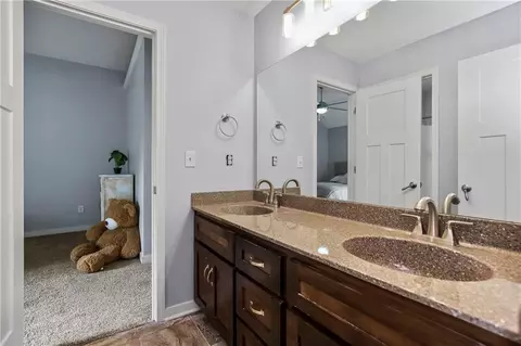Entry Way - 4527 Verona Dr, Riverside, MO 64150 photo 4 of 4