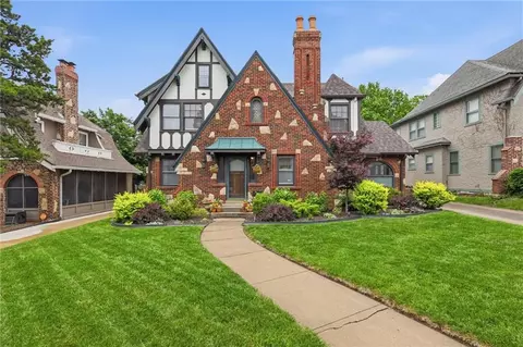 7241 Ward Pkwy, Kansas City, MO 64114
