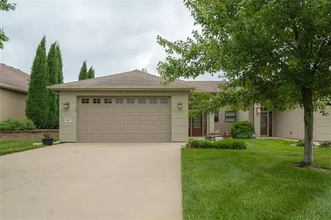 916 Coving Dr, Lawrence, KS 66049