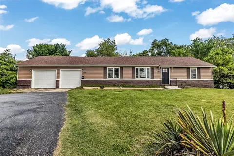 100 W 99th St, Kansas City, MO 64114