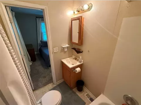 Bath - 419 N Willis Ave, Independence, MO 64050 photo 3 of 3