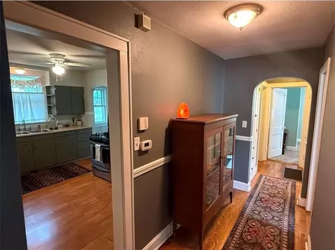 Entry Way - 419 N Willis Ave, Independence, MO 64050 photo 1 of 1