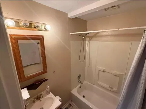 Bath - 419 N Willis Ave, Independence, MO 64050 photo 2 of 3