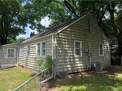 Exterior - 419 N Willis Ave, Independence, MO 64050 photo 3 of 4