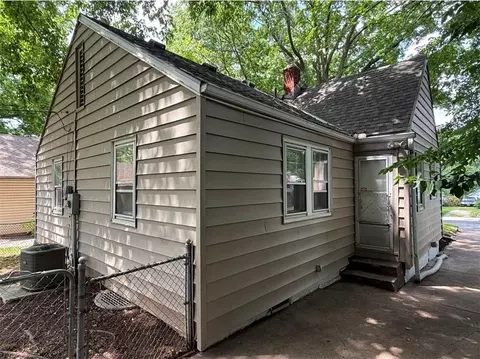 Exterior - 419 N Willis Ave, Independence, MO 64050 photo 4 of 4