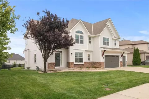 1854 NE Park Ridge Dr, Lees Summit, MO 64064