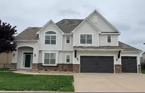 1854 NE Park Ridge Dr, Lees Summit, MO 64064