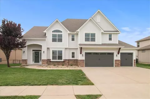 1854 NE Park Ridge Dr, Lees Summit, MO 64064