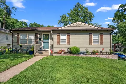 5001 N Michigan Ave, Kansas City, MO 64118