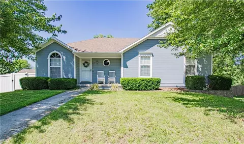 617 Cantebury Dr, Warrensburg, MO 64093